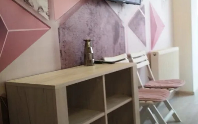 Rozovaya Na Solnechnoy Ulitse 17 Apartments