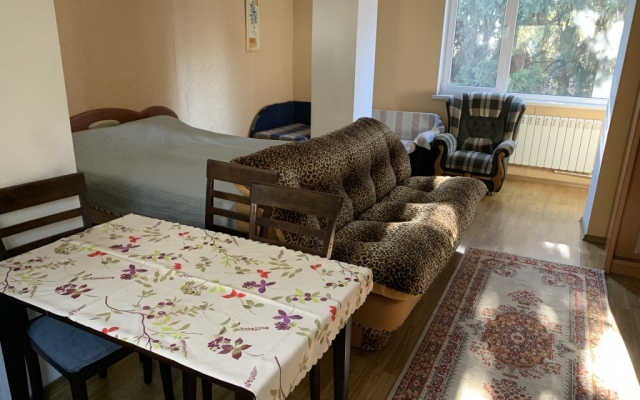 Апартаменты Статус на Кирова 10 в Ялте 2