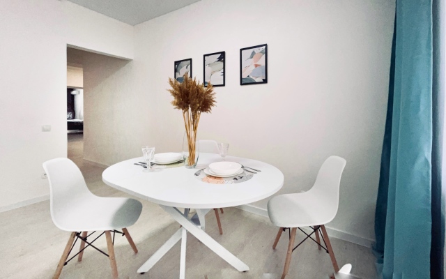Bolshaya dvukhkomnatnaya s domashnim kinoteatrom Flat