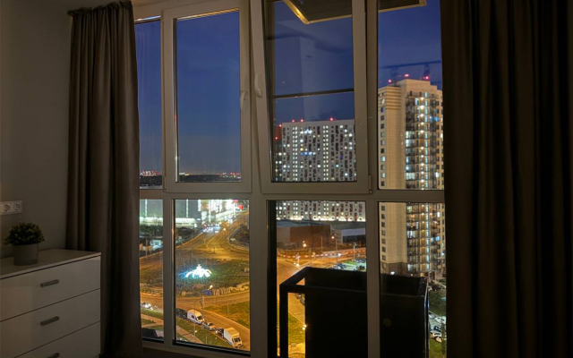 S Panoramnym Ostekleniem I Dizaynerskim Remontom Flat
