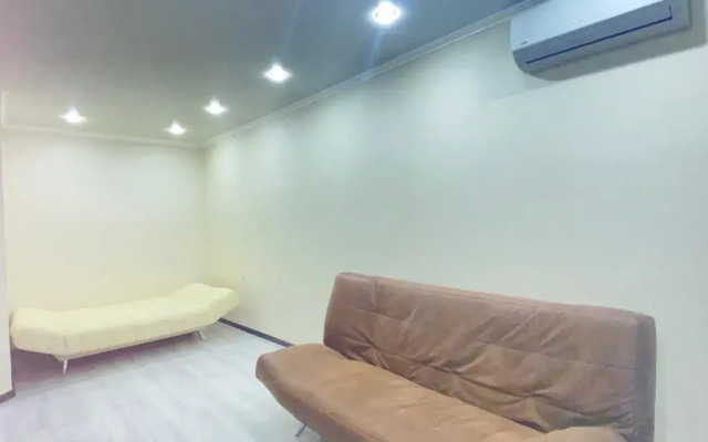 Na Azata Abbasova Flat