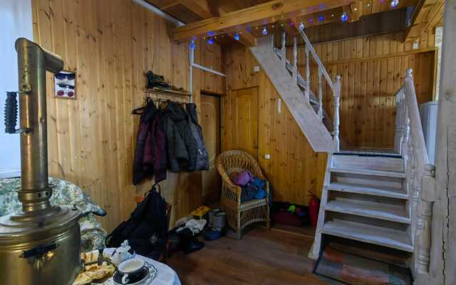 Na Flotskoy Guest House