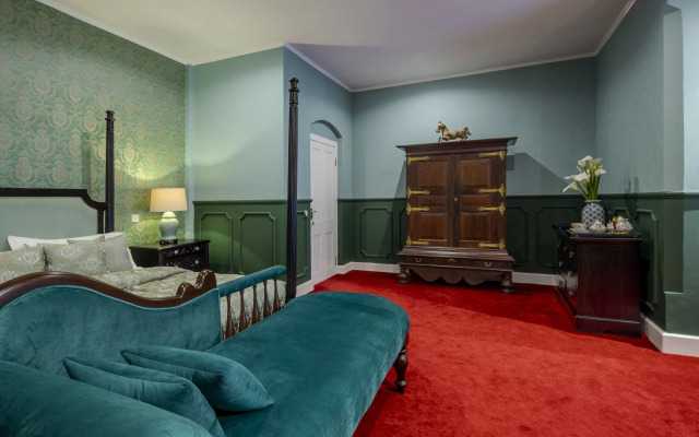 Hill Rise Luxury Villa & Stables by Edwards Collection Villa