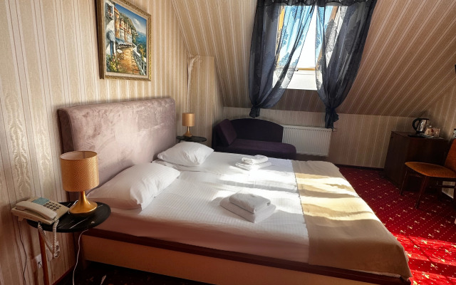 Renessans Hotel