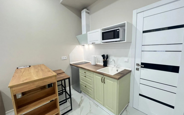 Uyutnaya Studiya So Svoim Otdelnym Vkhodom S Bassenom Apartments