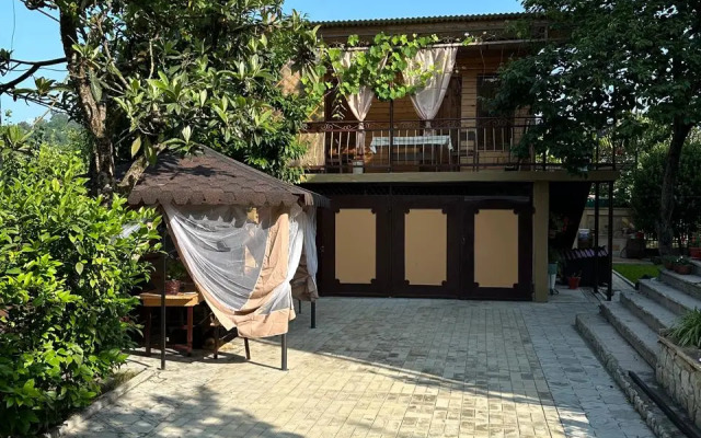 V Gostyakh U Zaura Private house