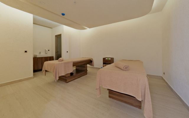 Prive Suite Side & Spa  (Adult Only 16+)