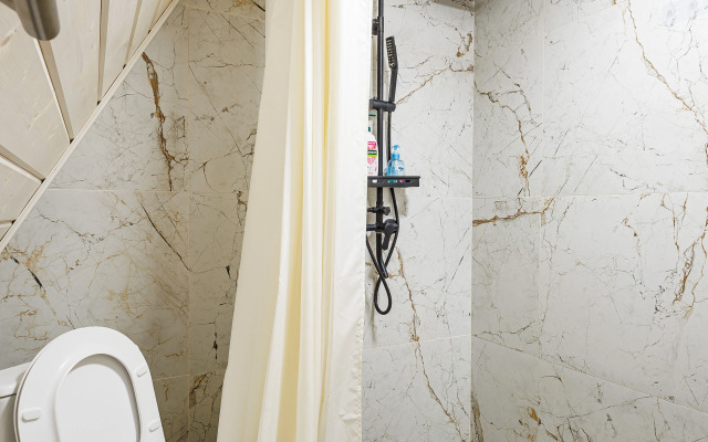 Частный дом А-фрейм в дубовом лесу