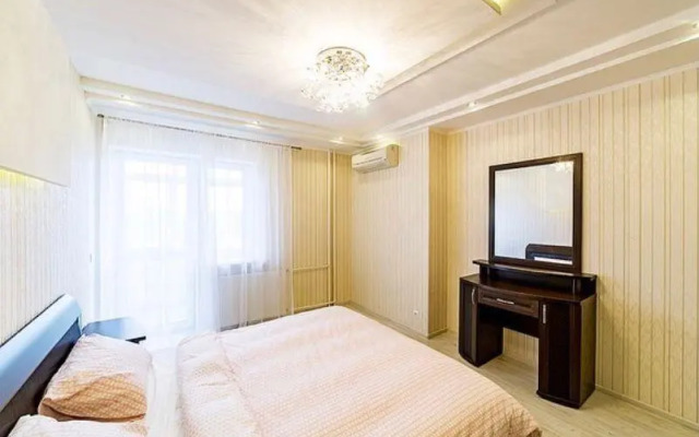 Na Prospekte Yamasheva 43 Flat