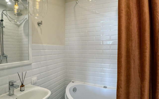 V Klubnom Dome Trilogiya Flat