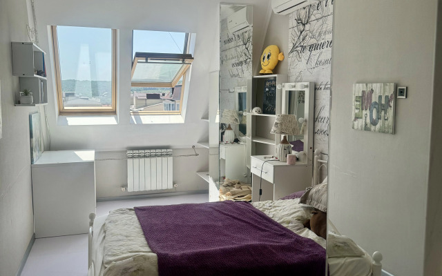 Dvukhurovnevaya 106 Flat