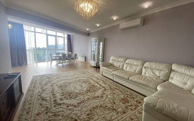 Квартира трехкомнатная в элитнoм ЖК Краcная плoщaдь