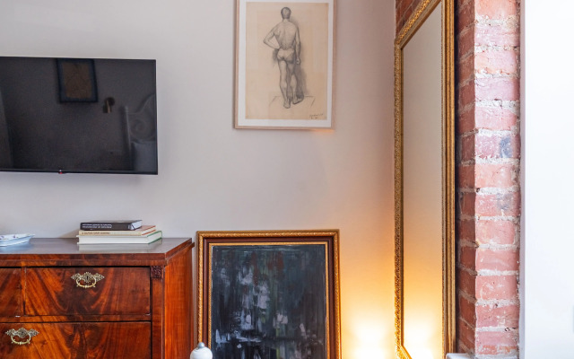 Апартаменты With XIX Century furniture