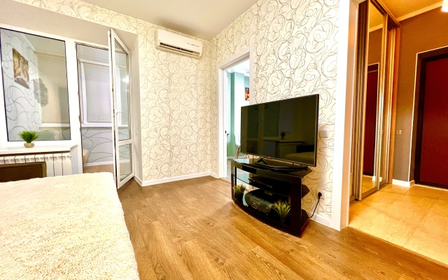 Uyutnaya Kvartira Na Ul.nikitinskaya 30 Flat