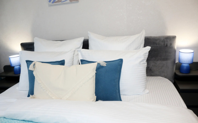 Квартира NiceAparts Евротрешка на Бурмакинской 7