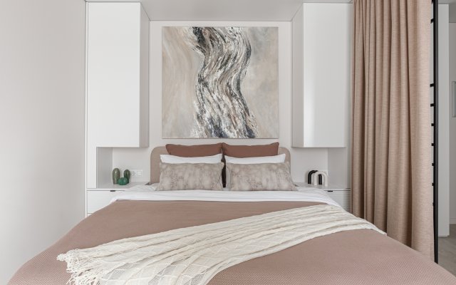 Yevrouyut svetlaya studiya vozle dostoprimechatelnostey Flat