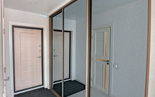 Апартаменты на высоком этаже, рядом с театром и мостом, недалеко от центра. Фастовская 29.