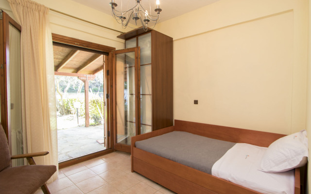 Bizmut Shared Pool Paliouri Villa