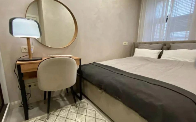 V Klubnom Dome V Tsentre Peterburga Flat