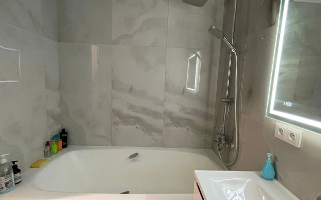 Квартира Трехкомнатная на улице Октябрьская 50