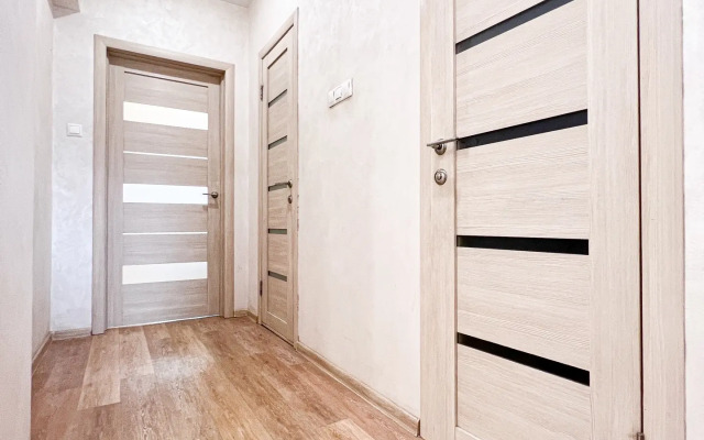 Dlya 8 Chelovek Vozle Aeroporta Flat