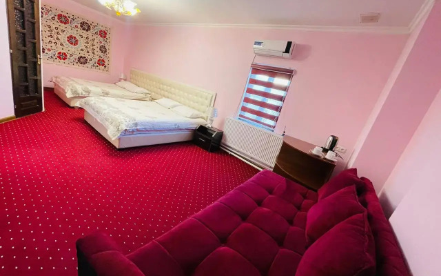 Chor Minor 90 m do tsentra goroda mi gotovi k osennemu prazdniku Hotel
