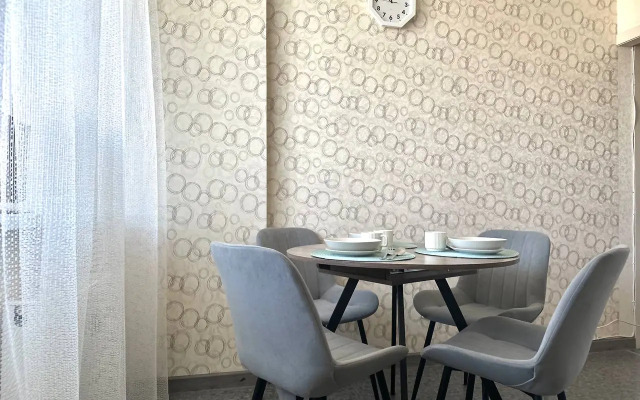 Na 5 Chelovek S Parkovkoy Flat