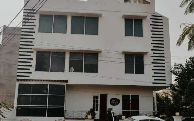S 57 Mini-Hotel
