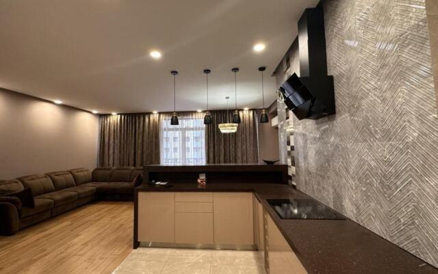 2 Bedroom Apt On Republic Square Apartments