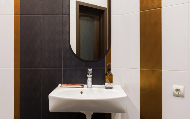 V Azhk Parusa Flat