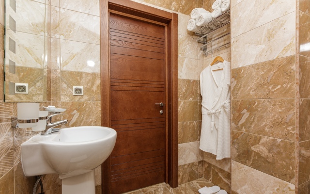 Leonsia Hotel