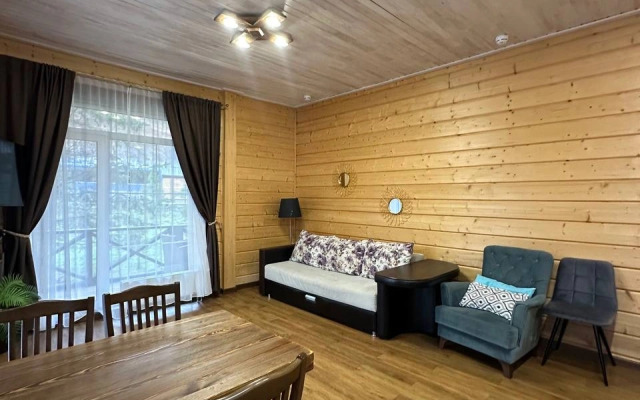 102 v Family Alley Apartments