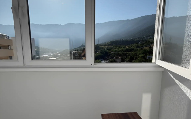 Komfortnaya Kvartira V Kurortnom Gorode Yalta Flat