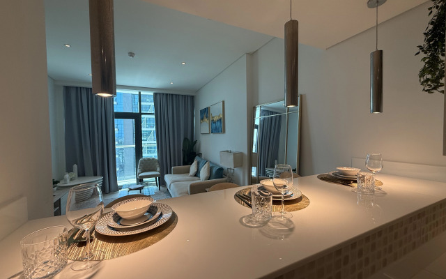 Highend Luxury Seven Palm Apartments