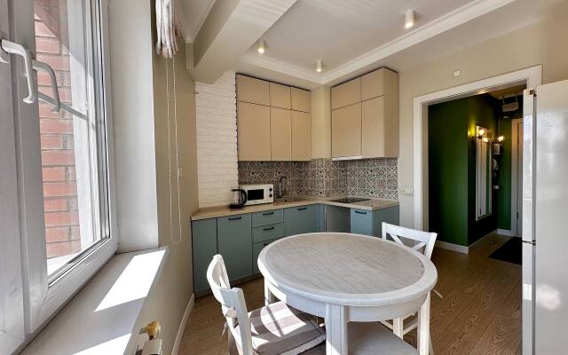 1-K V Tsentre Goroda Flat