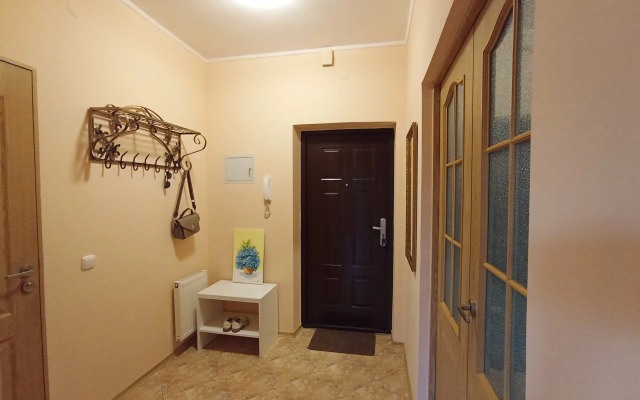 S Frantsuzskim Balkonchikom Ryadom S Verkhnim Ozerom Flat