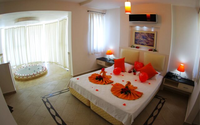 Golden Life Heights Deluxe Suite Hotel