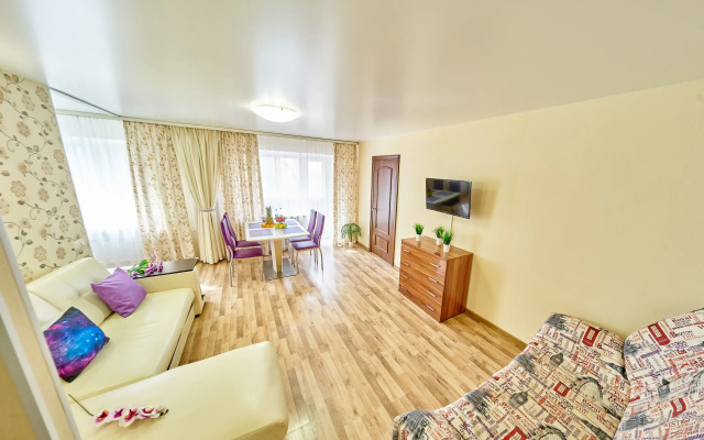 Komfortnye Dvukhkomnatnye V Samom Tsentre Goroda Apartments