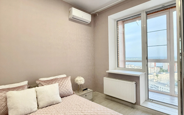 Shikarnaya S Neveroyatnym Vidom Na Volgu I Gorod Flat