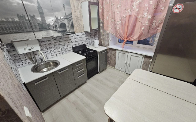 L.V.Hotels na Oruzheynoy 1 Flat
