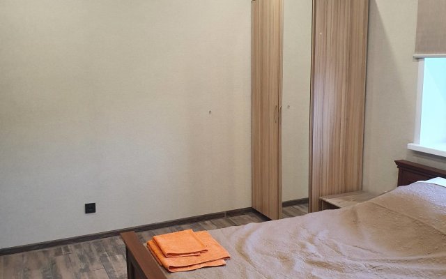Na Novo-Revolyutsionnoy Guest House