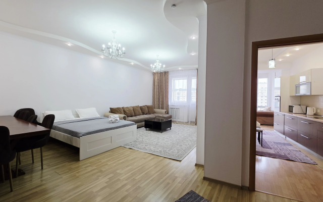 Trekhkomnatnye S Shikarnym Vidom Na Bayterek 251 Apartments