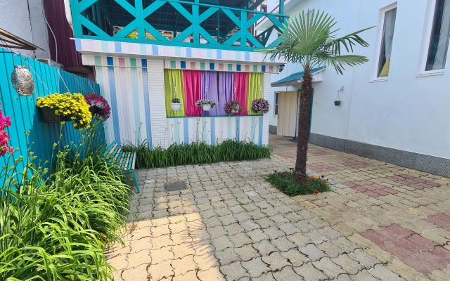 Uyut Loo Guest House