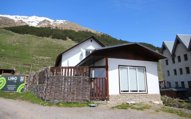 Коттедж Семейный Восьмиместный в Терсколе от Квартирукинг