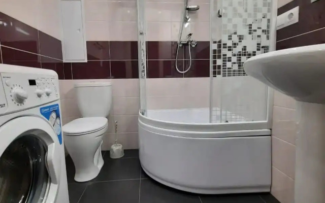 Studiya S Balkonom Na 17 Etazhe Apartments