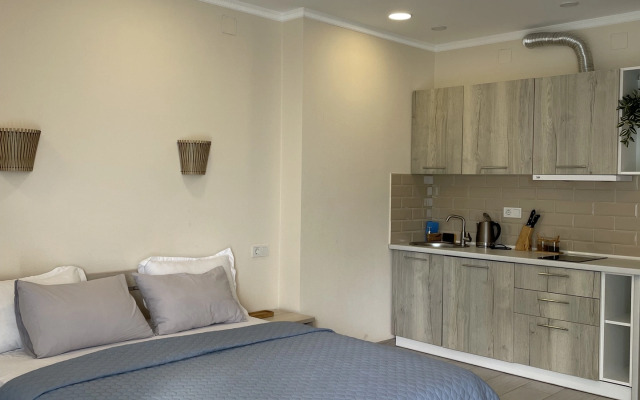 Studiya S Basseynom 40 Kv U Morya Apartments
