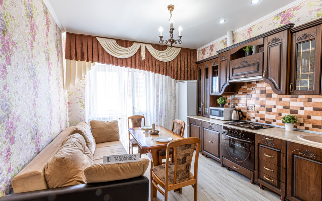 V topovoy lokatsii s vidom Apart-Otelika u parka Galitskogo Flat