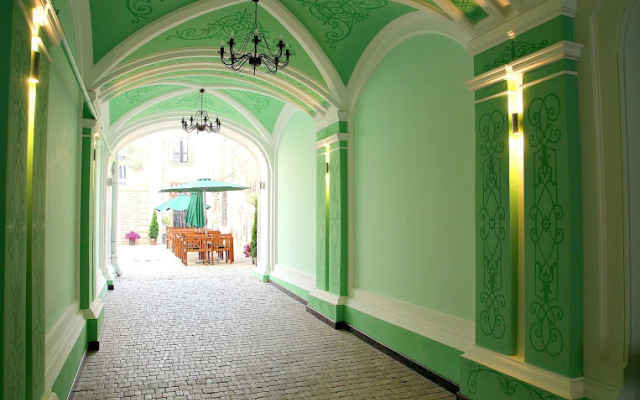 Vintazh Hotel