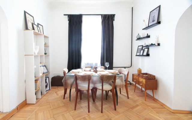 Tryokhkomnatnaya na Tverskoy Flat