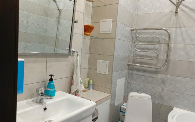Na Levoberezhye Flat